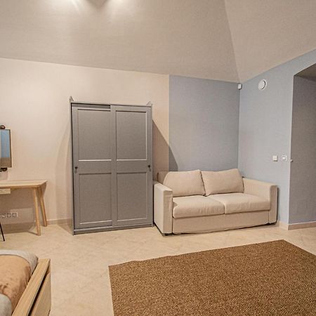 Modern And Spacious Apartments In City Center プラハ エクステリア 写真