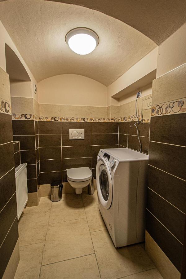 Modern And Spacious Apartments In City Center プラハ エクステリア 写真