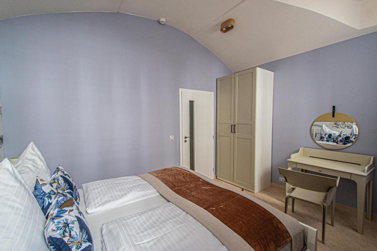 Modern And Spacious Apartments In City Center プラハ エクステリア 写真
