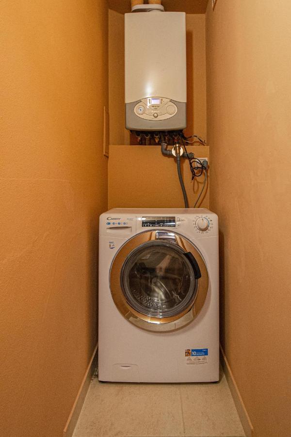 Modern And Spacious Apartments In City Center プラハ エクステリア 写真