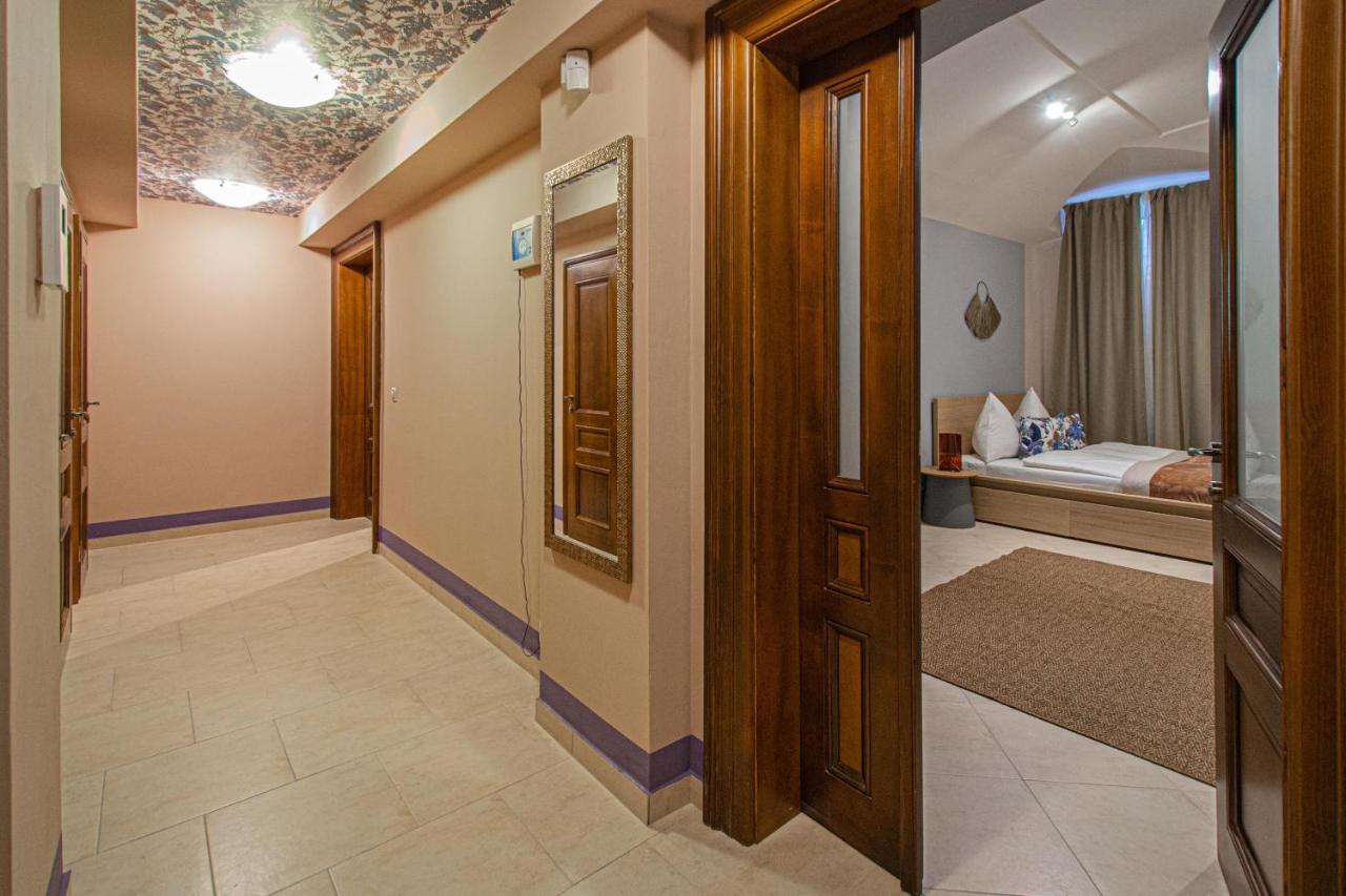 Modern And Spacious Apartments In City Center プラハ エクステリア 写真