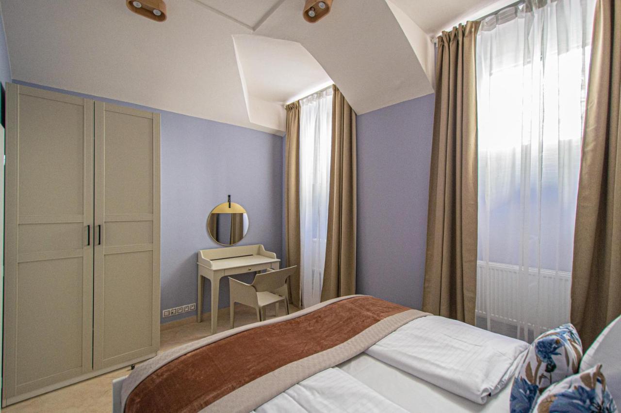 Modern And Spacious Apartments In City Center プラハ エクステリア 写真