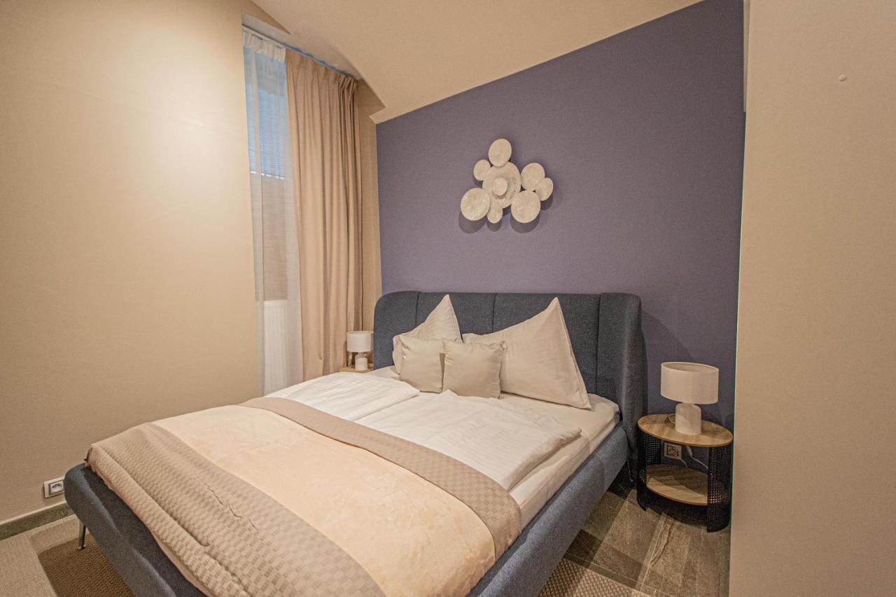 Modern And Spacious Apartments In City Center プラハ エクステリア 写真