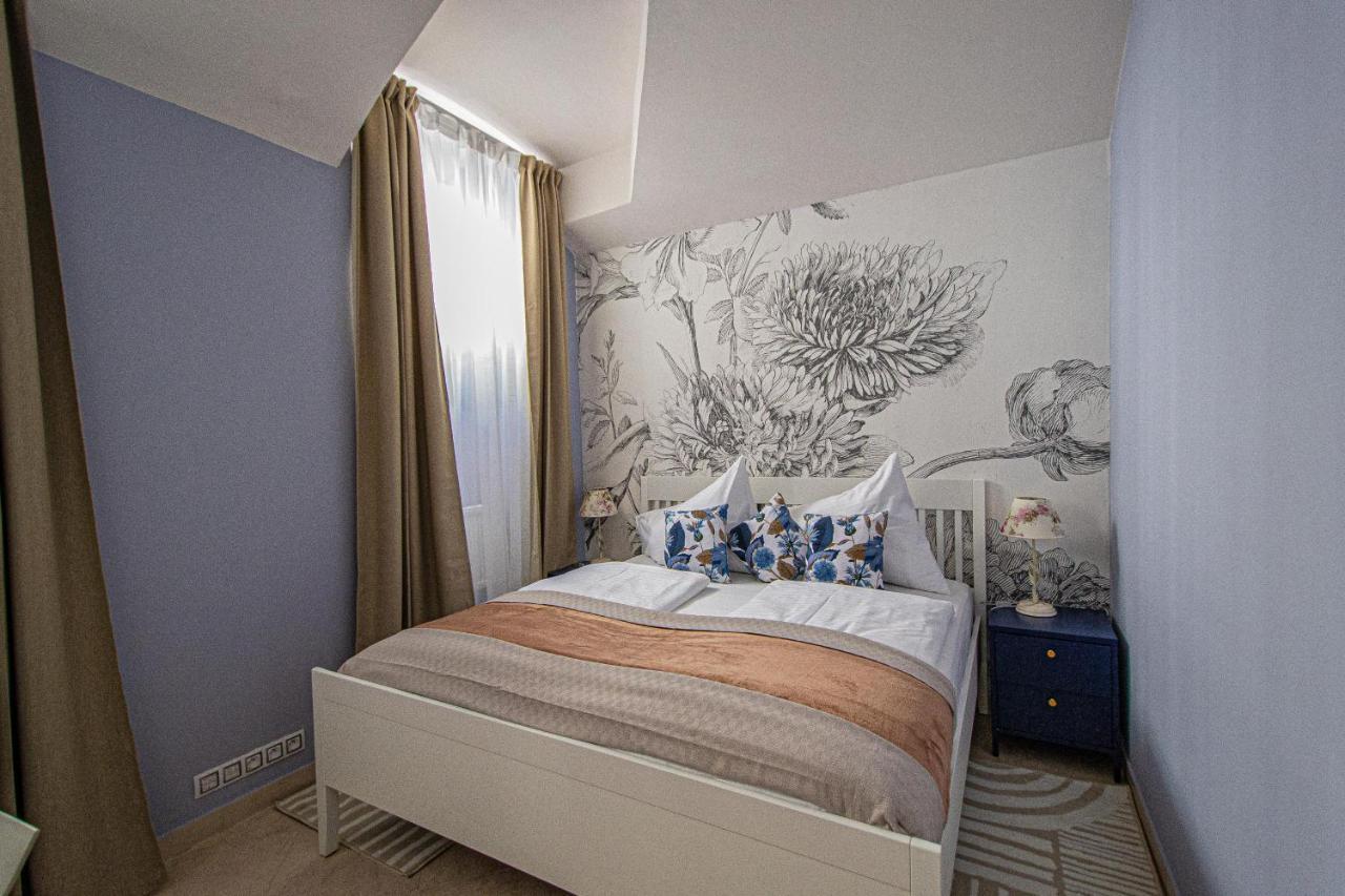 Modern And Spacious Apartments In City Center プラハ エクステリア 写真
